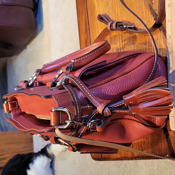 Dooney& Bourke 12.5×8 ×5 gorgeous deep orange color. Handle and shoulder strap - Picture 2 of 11